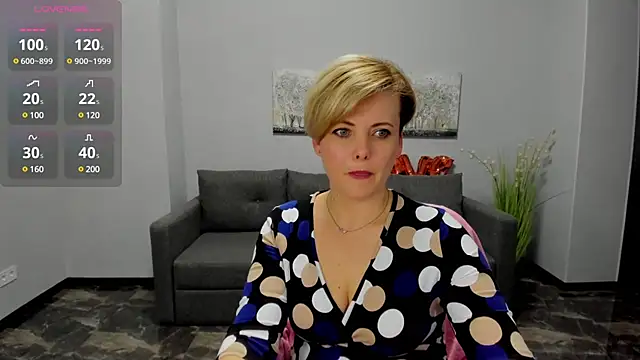 Julia Wilsone online show from February 18, 2025, 4:26 pm