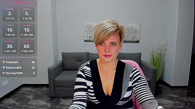 Julia Wilsone online show from March 4, 2025, 3:37 pm