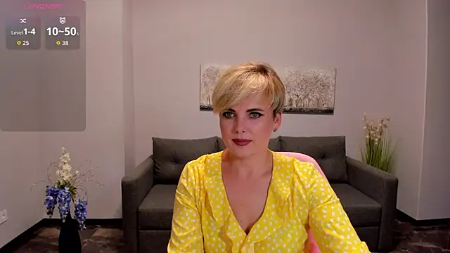 Julia Wilsone online show from September 17, 2025, 12:18 pm