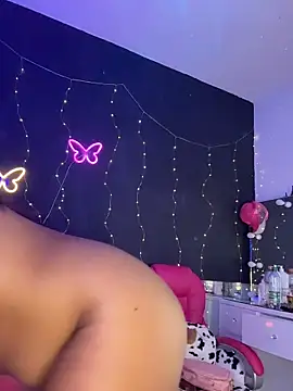 Snapshot of AlisonHoot69 chatting on October 29, 2025, 12:07 pm AlisonHoot69 online show from October 29, 2025, 12:07 pm