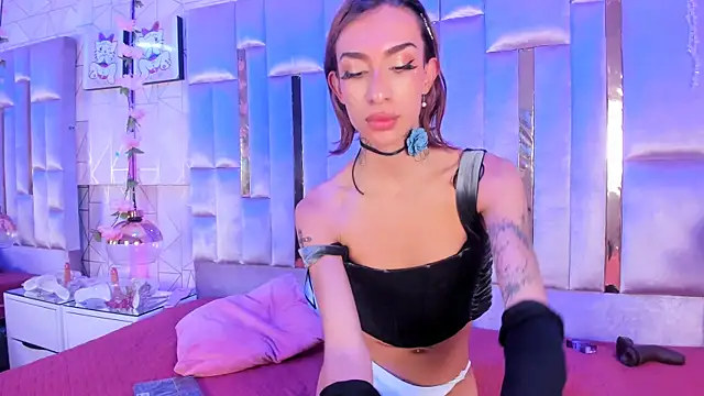 MadisonWood01 online show from March 18, 2025, 10:57 am