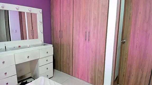 Medelynevans1 online show from October 13, 2025, 8:42 pm