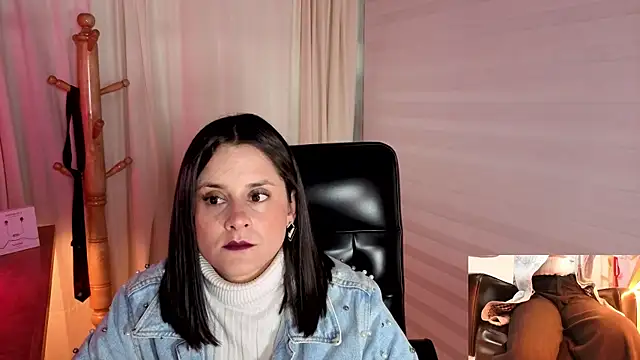 Alice milf  online show from October 22, 2025, 11:10 am