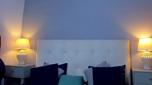 SaraaJhonsonn online show from September 11, 2025, 2:50 pm