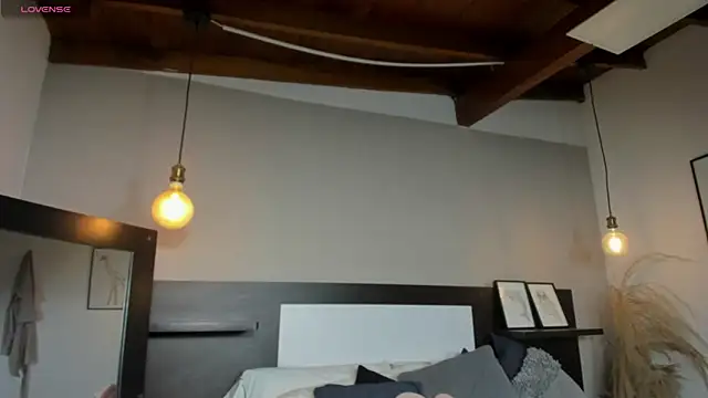 SaraaJhonsonn online show from April 4, 2026, 2:36 pm