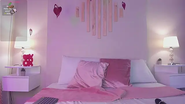 Snapshot of VictoriaNoah_ chatting on February 13, 2025, 7:31 pm VictoriaNoah online show from February 13, 2025, 7:31 pm