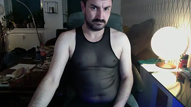tomz0819 online show from April 29, 2026, 9:43 pm