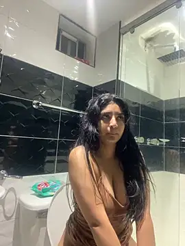 cloe small online show from December 11, 2024, 1:58 am