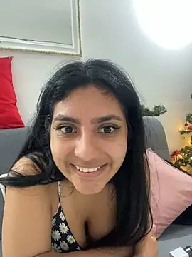 cloe small online show from December 12, 2024, 3:43 am