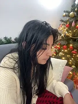 cloe small online show from December 13, 2024, 4:43 am