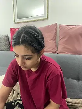 cloe small online show from December 27, 2024, 7:18 am