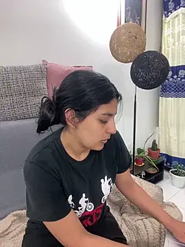 cloe small online show from January 22, 2025, 4:44 am