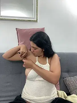 cloe small online show from January 27, 2025, 6:41 am