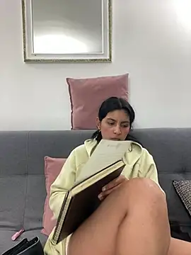 cloe small online show from January 27, 2025, 9:44 am