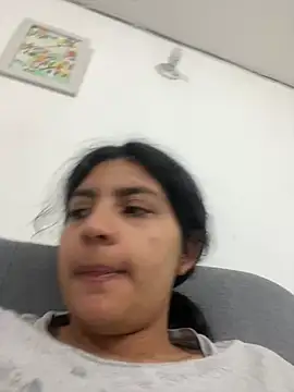 cloe small online show from January 31, 2025, 3:41 am