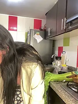 cloe small online show from February 1, 2025, 12:26 pm