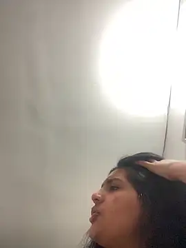 cloe small online show from February 3, 2025, 5:18 am