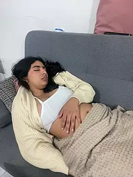 cloe small online show from February 6, 2025, 7:13 am