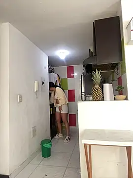 cloe small online show from February 6, 2025, 12:26 pm