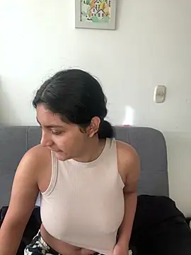 cloe small online show from February 8, 2025, 12:50 pm