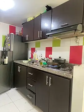 cloe small online show from February 13, 2025, 3:56 pm