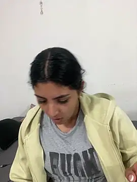 cloe small online show from February 18, 2025, 2:38 am