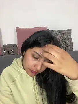 cloe small online show from February 22, 2025, 2:17 am