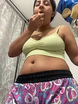 cloe small online show from February 28, 2025, 3:15 am