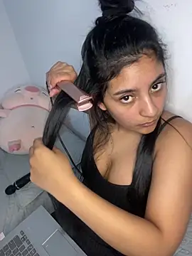 cloe small online show from February 28, 2025, 9:25 am