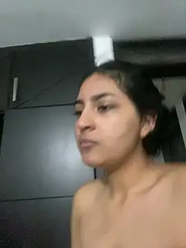 cloe small online show from March 2, 2025, 1:26 am