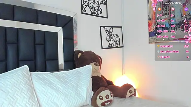 emma-hiill online show from January 25, 2025, 9:57 pm