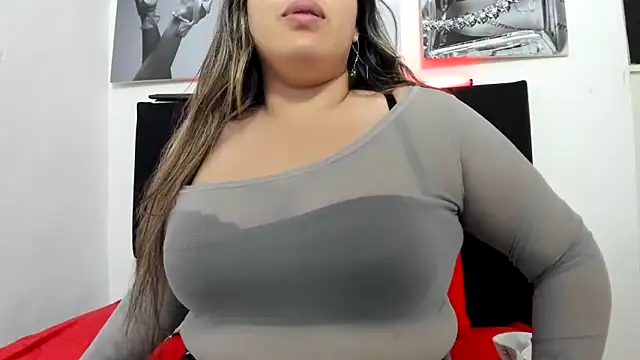 LinaBrowm online show from February 11, 2026, 5:07 pm