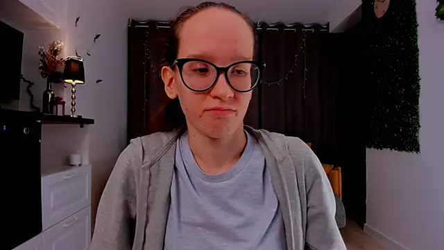 BettyBrowni online show from February 13, 2025, 7:10 pm