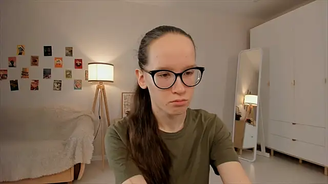 BettyBrowni online show from March 19, 2025, 4:13 pm