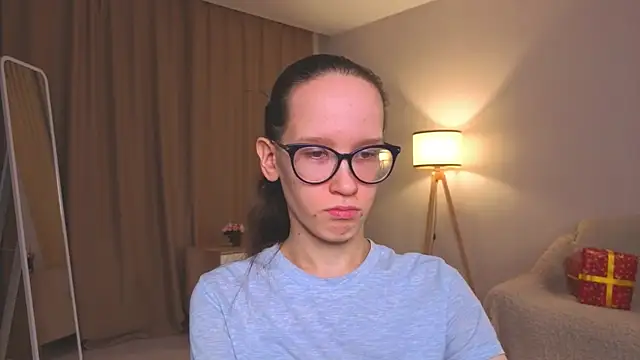 BettyBrowni online show from December 22, 2025, 4:04 pm