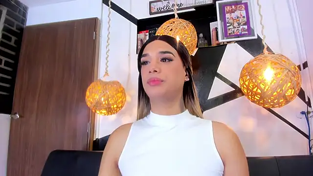 victoria aleia  online show from October 25, 2025, 9:31 pm