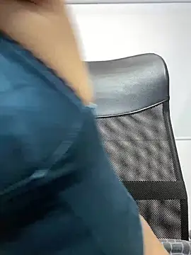 Isakeys  online show from July 25, 2026, 5:32 pm