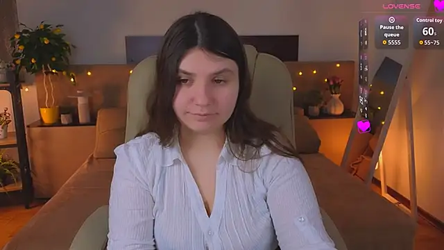 Viola  Shy online show from April 6, 2026, 9:05 pm