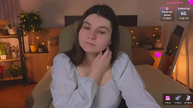 Viola  Shy online show from April 21, 2026, 2:26 am