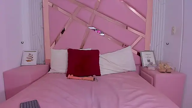 EmmyCruzZ online show from December 24, 2024, 4:33 am