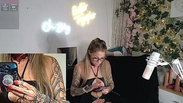 Snapshot of Tatjana_Sue chatting on December 2, 2024, 7:49 pm Tatjana Sue online show from December 2, 2024, 7:49 pm