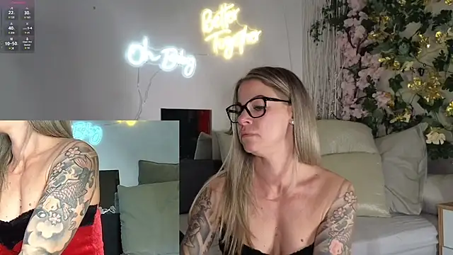 Snapshot of Tatjana_Sue chatting on December 9, 2024, 7:39 pm Tatjana Sue online show from December 9, 2024, 7:39 pm