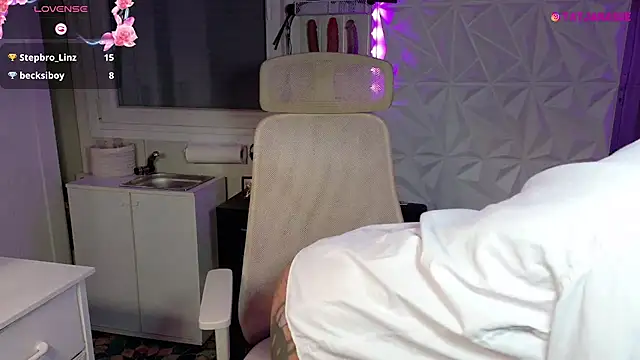 Snapshot of Tatjana_Sue chatting on July 9, 2026, 7:07 pm Tatjana Sue online show from July 9, 2026, 7:07 pm