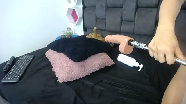 Emma Evelyn online show from December 22, 2024, 7:42 pm