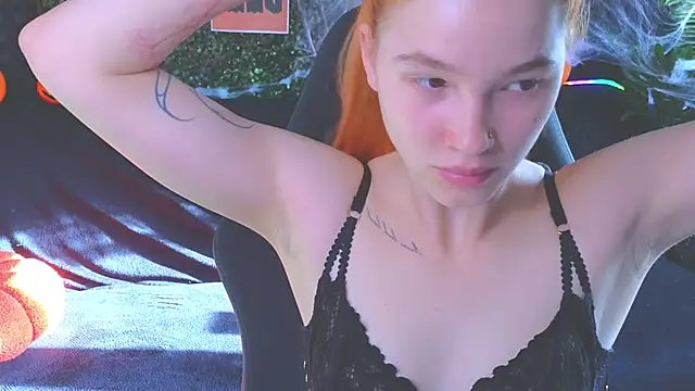 Snapshot of erikabrian chatting on October 19, 2025, 8:15 am erikabrian online show from October 19, 2025, 8:15 am