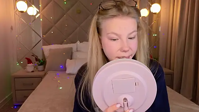 Sarra Cooper online show from December 27, 2024, 1:11 am