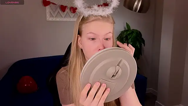 Sarra Cooper online show from February 24, 2025, 1:13 am