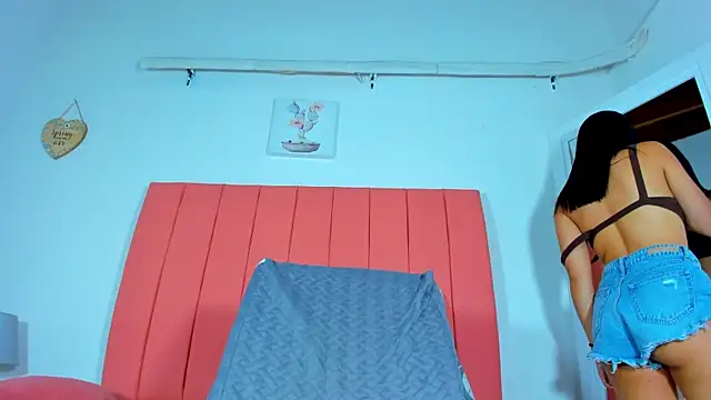 valen rose0 online show from December 5, 2024, 12:11 pm