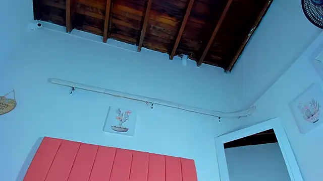 valen rose0 online show from January 20, 2025, 3:07 pm