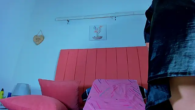 valen rose0 online show from January 21, 2025, 12:07 pm